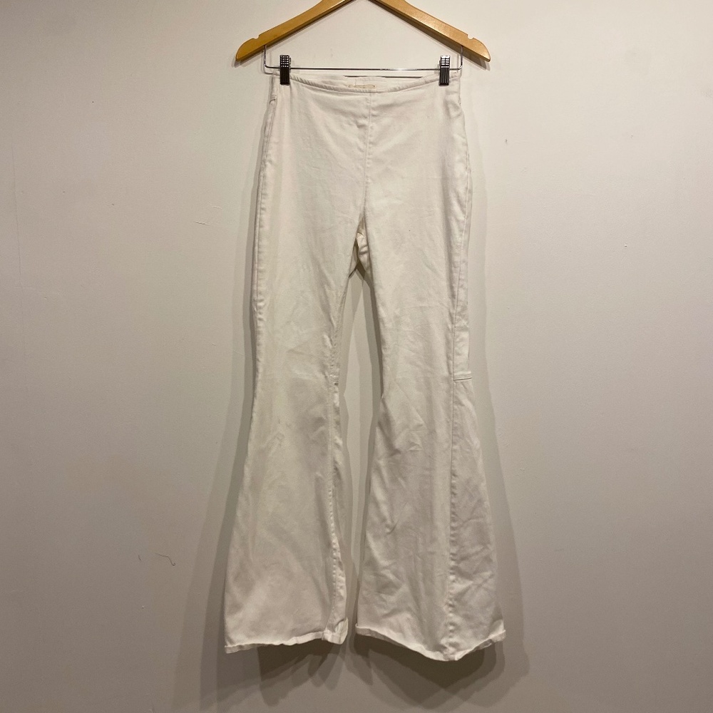Chelsea and Violet White Flare Leg High Waisted Stretchy Jeans Size XS